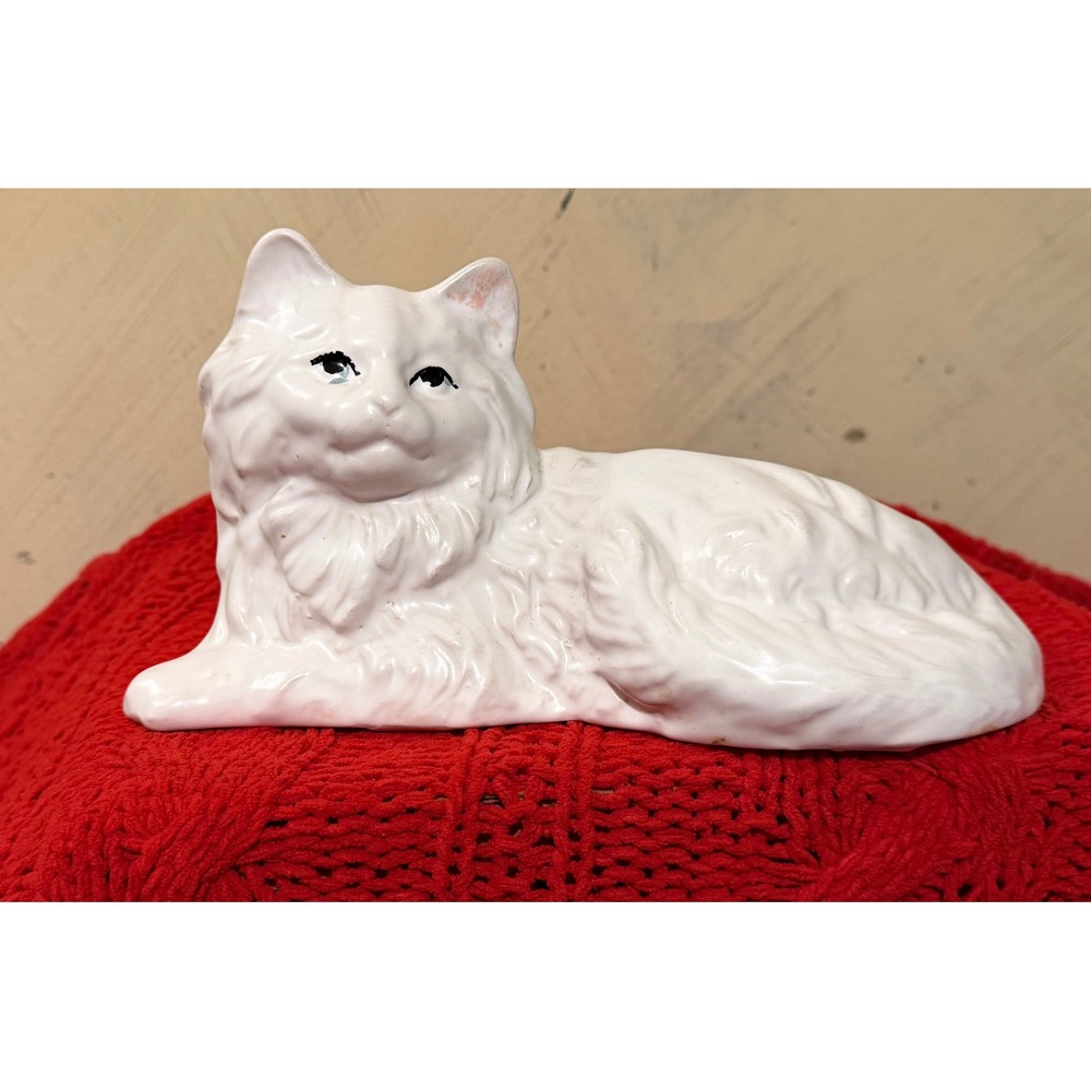VTG  White Ceramic Persian Cat Planter Reclining Feline Succulent Pot Figurine